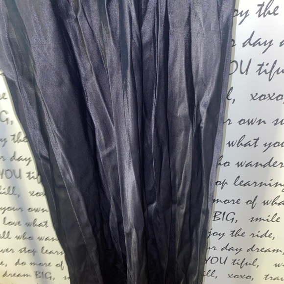 THE ELYSE SLIP DRESS - Picture 15 of 16